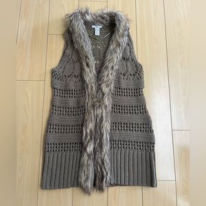 Bar III Women’s Top Open Knitted Vest Faux Fur Collar Size Small
